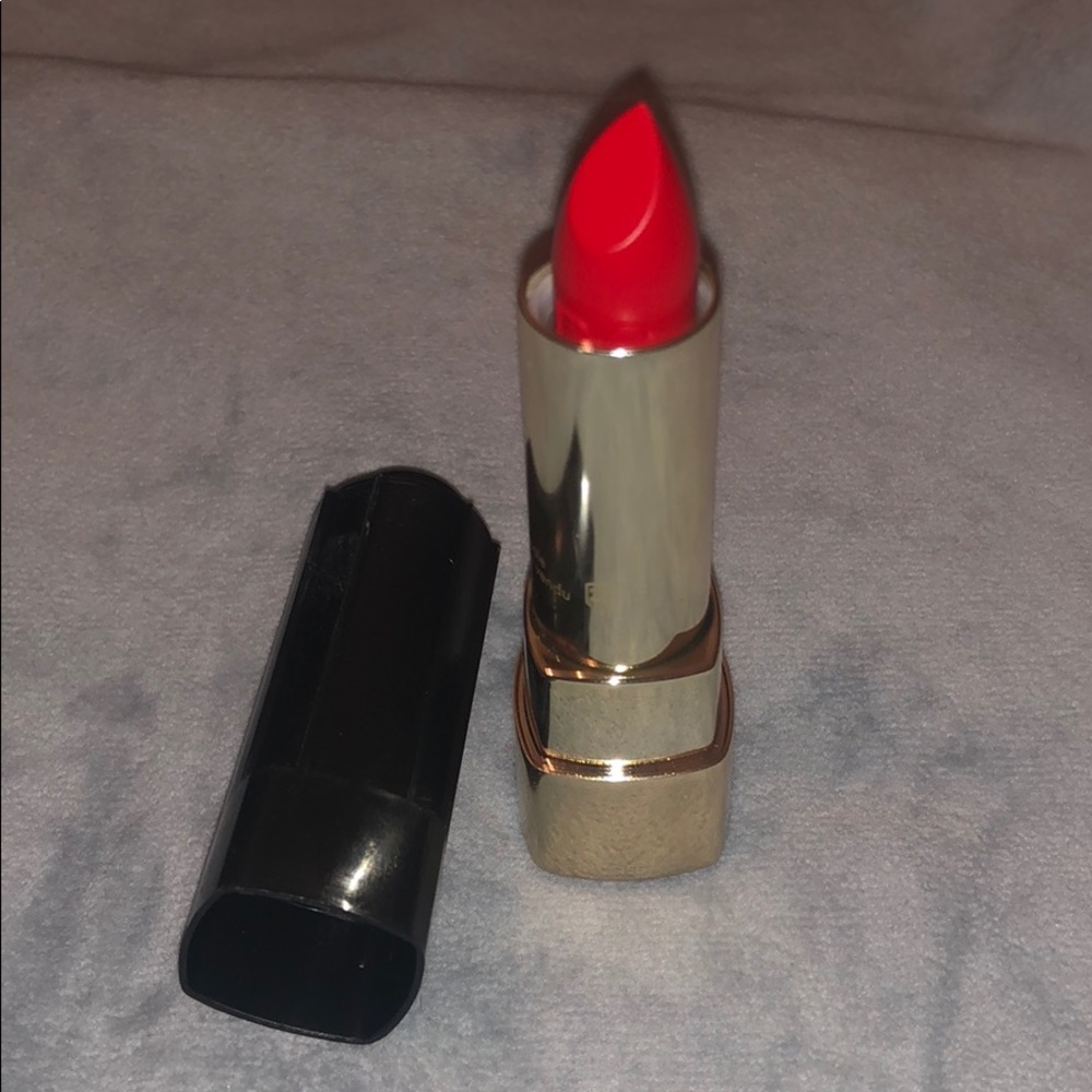 Dolce & Gabbana lipstick in Devil + free sample!